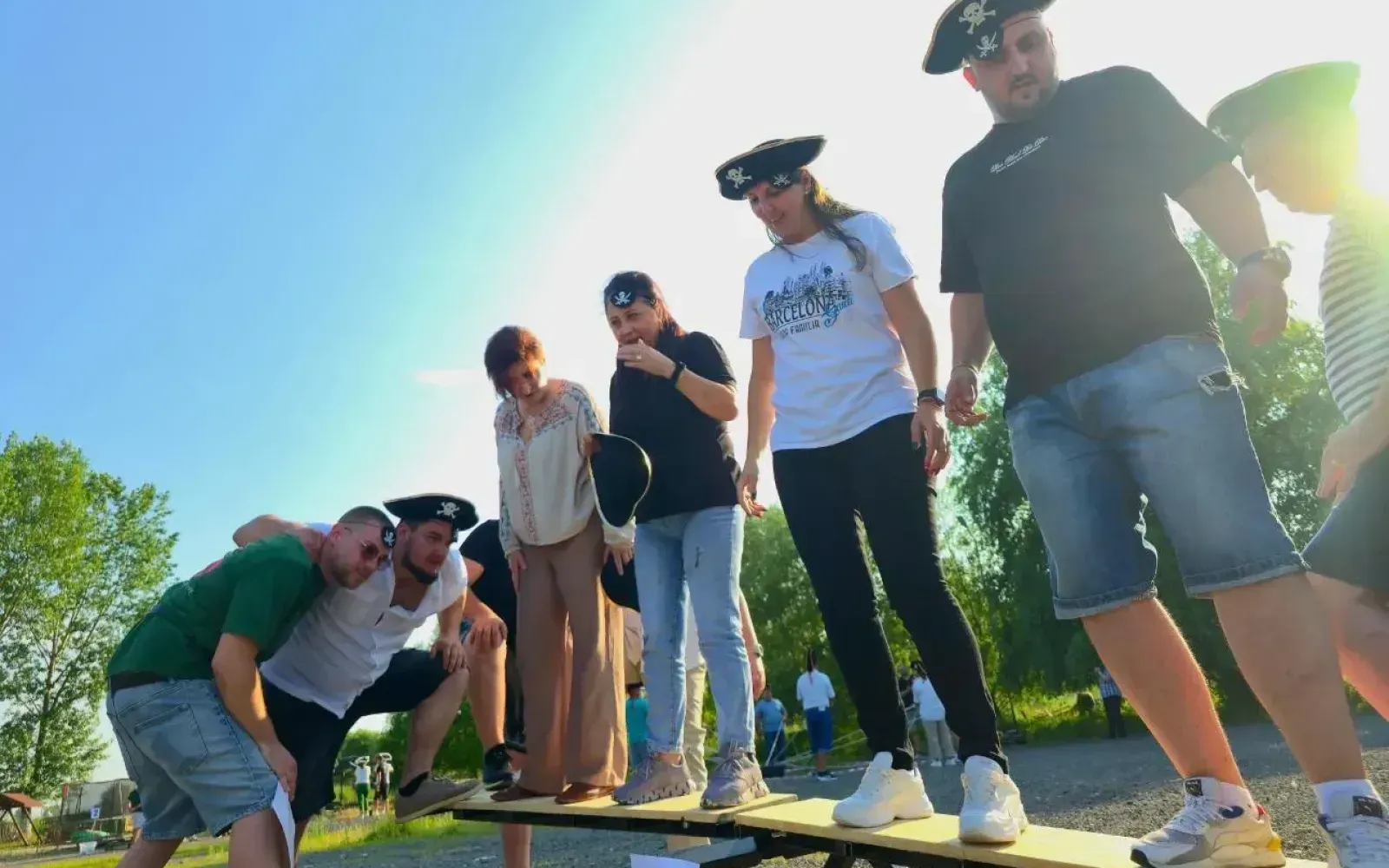 Program Drunken Pirates - haos controlat și dinamica echipei | HUSO